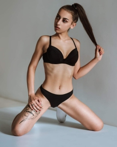 Лола Харт